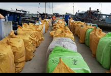 Polisi di Jambi Bakar Pakaian Bekas Impor dari Singapura Senilai Rp90 Juta