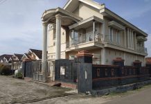 Sudah Di Lelang, Tetapi Pemilik Rumah Tidak Mau Angkat Kaki.