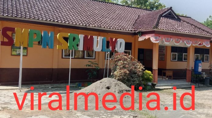 SISA BANGUNAN SMP N SRIMULYO TANYAKAN KEPALA SEKOLAH