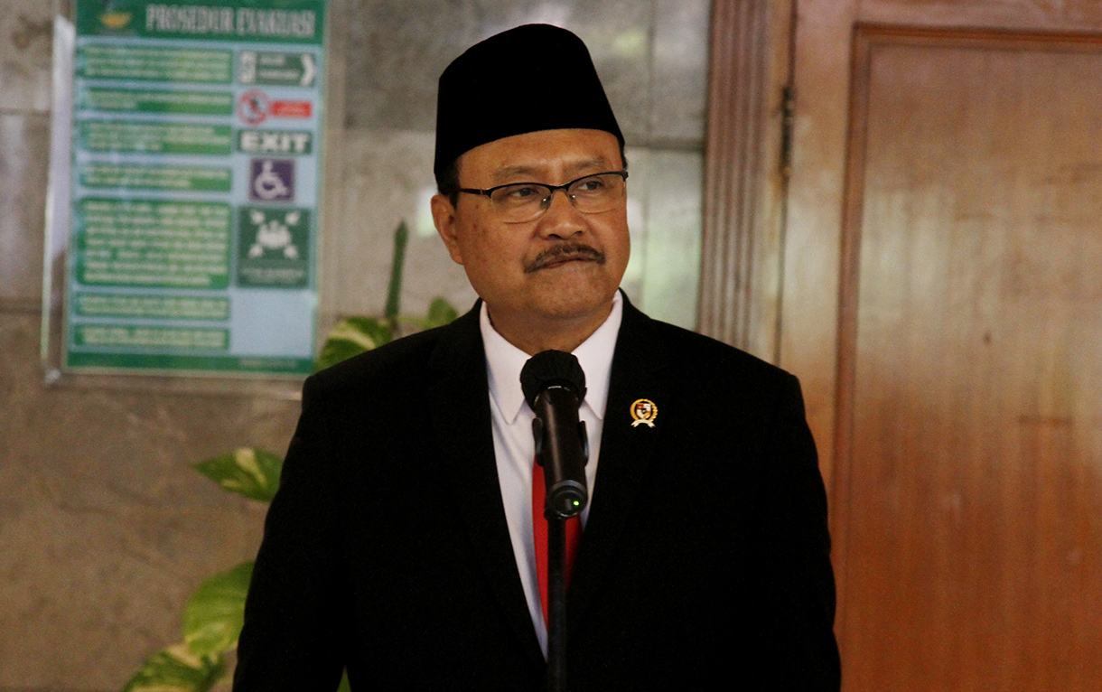 Mensos Gus Ipul Jelaskan Sepatu Sekolah Rakyat Rp 700 Ribu, Berbeda dari yang Diberikan Khofifah